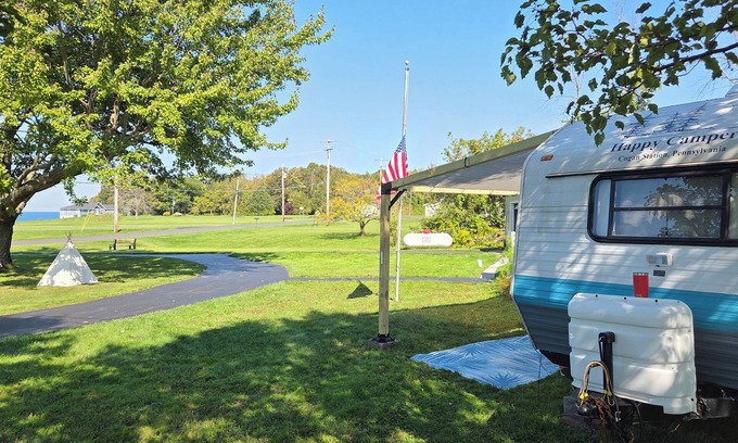 Oswego House | Dee's Tranquil Escape by the Lake a Cozy Camper in Oswego NY with AC & heat