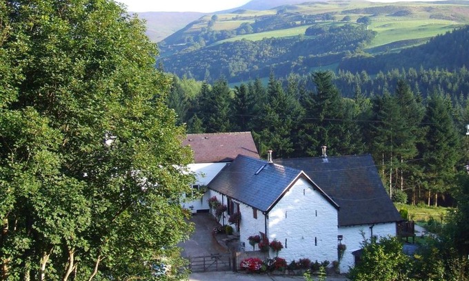 Glyn-Dyfrdwy House | Dee Valley Cottages