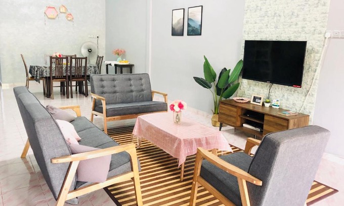 Kangar House | Deena Homestay (Utan Aji)