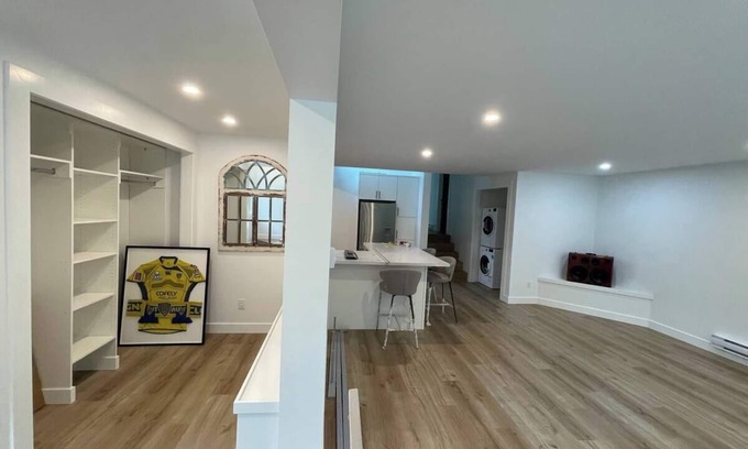 Deep Cove House | Deep cove dreaming? Brand new large private condo