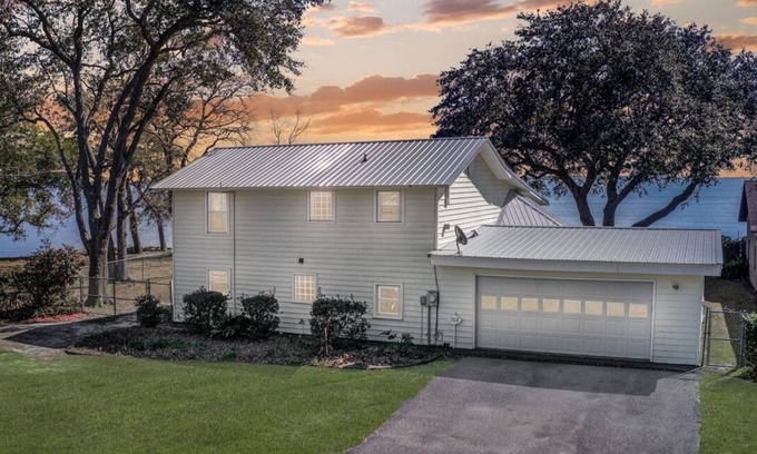Russellville House | Deep Water Lakefront Home w/Private Dock