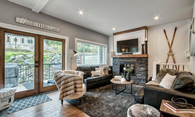 Fairways Condo | Deer Den 5: Ultra-Modern, 3 BDRM Condo w/Private Hot Tub