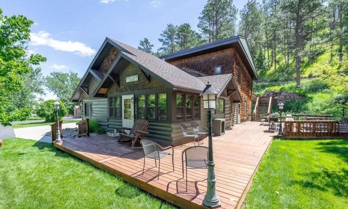 Rapid City House | Deer Glen Lodge Thirty Minutes from Mt Rushmore - In Rapid City On Canyon Lake Thirty Minutes from Mt Rushmore