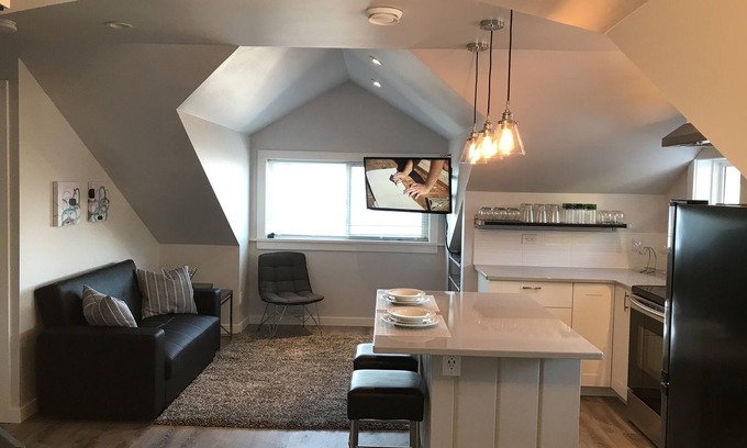 Southwest Mission House | Deer House - Modern Carriage House with Lake Views