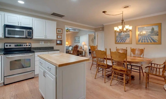 Lake Lure Cabin | Deer Meadow Cabinn~Lake Lure~nBook Now for Fall Leaves, Apples & Crisp Air!