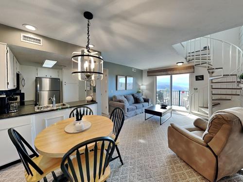 Gatlinburg - Pigeon Forge Apartment | Deer Ridge Mountain Resort E306