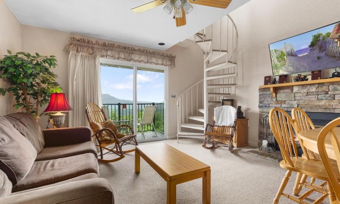 Gatlinburg - Pigeon Forge Apartment | Deer Ridge Mountain Resort D301