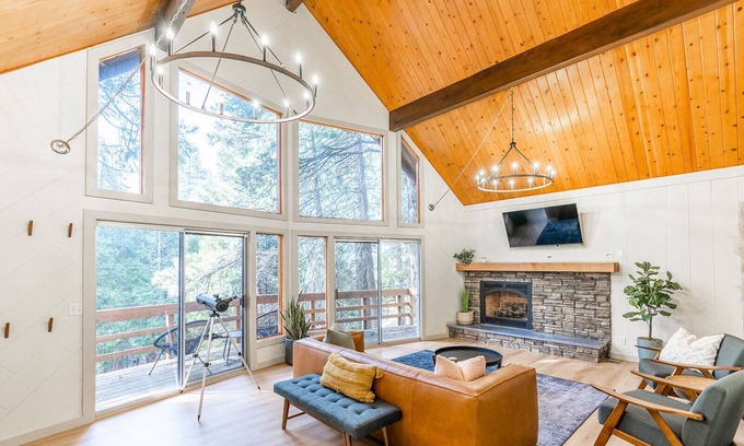 Cedar Glen Cabin | Deer Run Cabin (+Lake Access)