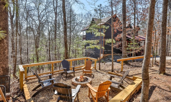 Ellijay Cabin | Deer Run -Dog Friendly, Hot Tub, Game Room/Minimum Age Requirement of 25 yrs or