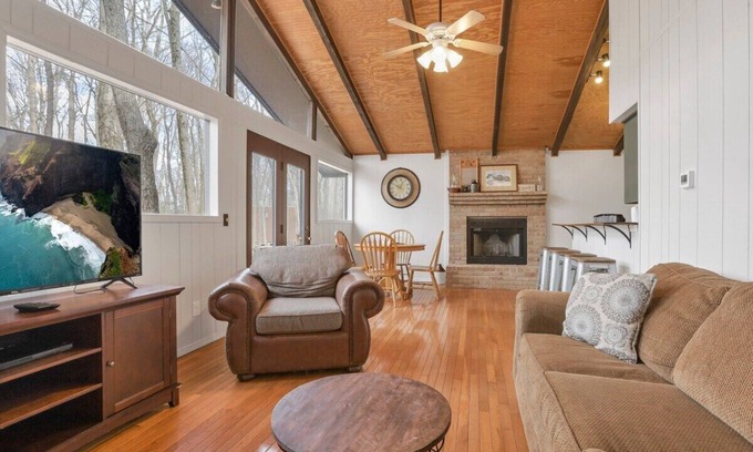 Rockbridge Cottage | Deerberry Cottage (Hocking Hills Area)