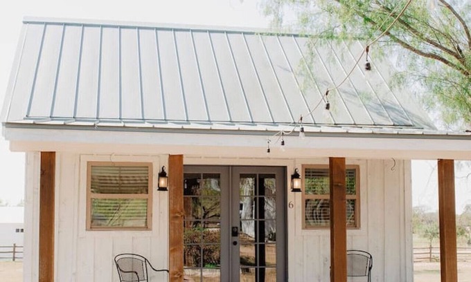 Waco House | Deerfield Countryside Cabin #1