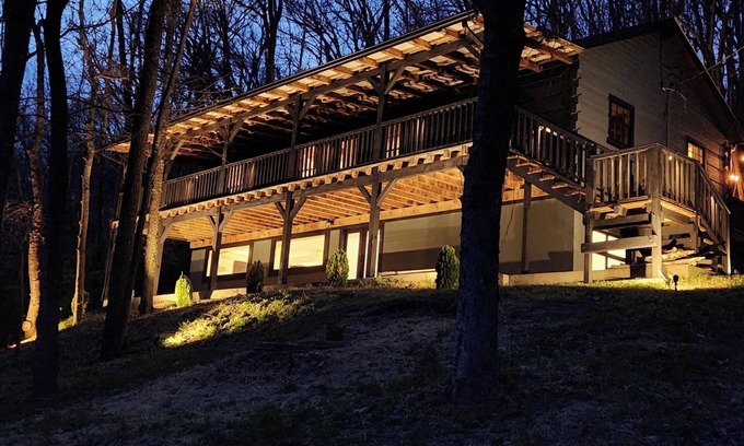 Franklin Cabin | DeerRidge Lodge-Charming Retreat mins from Historic Franklin and Nashville.