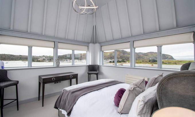 Deganwy Cottage | Deganwy Tower Apartment