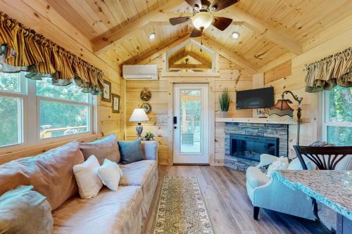 Mars Hill House | Deimos Cabin
