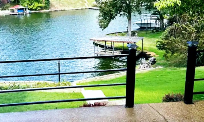 Florence House | "Deja Blue" Lakeview Villa w/Luxe Master Bedroom Views