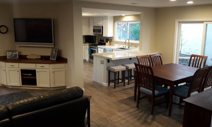 Carmel Valley House | Del Mar/Carmel Valley with Parking Pass to Torrey Pines State Beach!