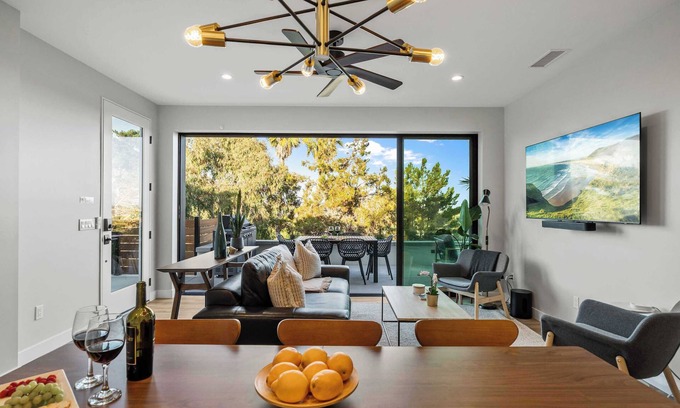Del Mar Heights Apartment | Del Mar Retreat - Laundry, BBQ, Firepit, AC, Patio