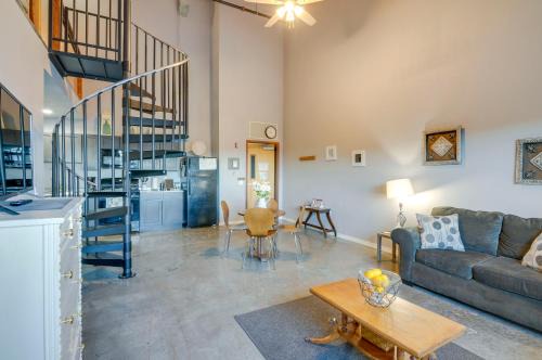 Del Norte Apartment | Del Norte Apartment with Loft Walk to Downtown!