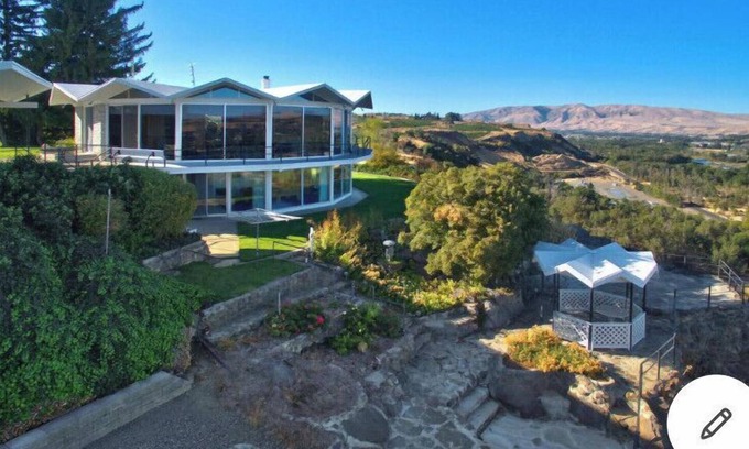 Yakima House | Del Prado Estates - Breathtaking views, Indoor Pool, Jacuzzi and a Snooker Table