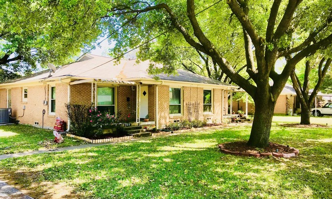 Irving House | "DELAWARE" *2 BEDROOMS*CODED LOCK*AIRPORTS*COWBOYS*SIX FLAGS*