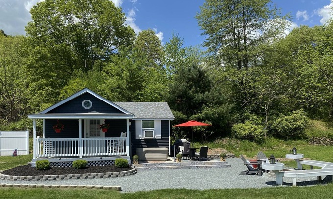 Beemerville Cottage | Delaware River Access, Cozy Hot Tub For Two, Pool