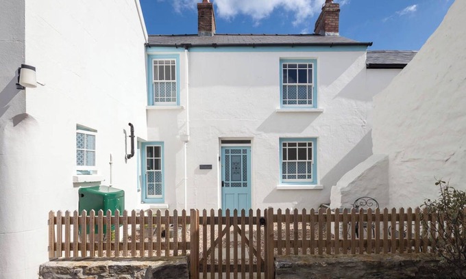 Manorbier Cottage | Delfryn, Holiday Cottage Manorbier, Sleeps 4, 2 bedrooms, bathrooms