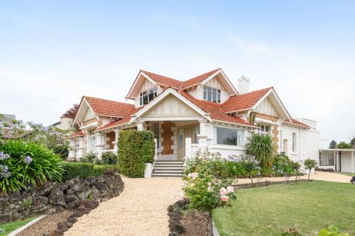Mount Gambier Bed & Breakfast | Delgattie Estate