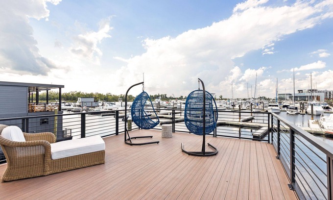 Wilmington Apartment | Delight @ The Cove Riverwalk Villas