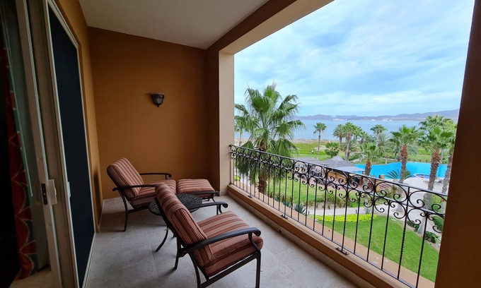 La Paz Apartment | Delight your morning with this amazing view.D401