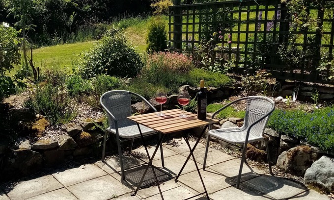 Llanybydder Cottage | Delightful 2 bed Cottage Overlooking the Teifi Valley