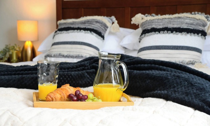 Barnsley House | Delightful 2 bed town centre house, sleeps 4