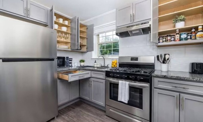 Newington Apartment | Delightful 2-bedroom apartment with AC in West Hartford
