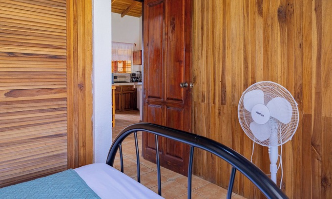 Arenal House | Delightful 2-bedroom house in Nuevo Arenal, Near Lake Park Access