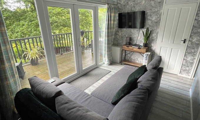 Bont Newydd Ski Chalet | Delightful 2 Bedroom Welsh Chalet, situated between Snowdonia and Caernarfon.