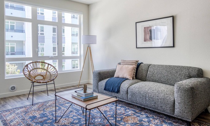 Pill Hill Apartment | Delightful 2BR + Parking in Oakland by Zeus