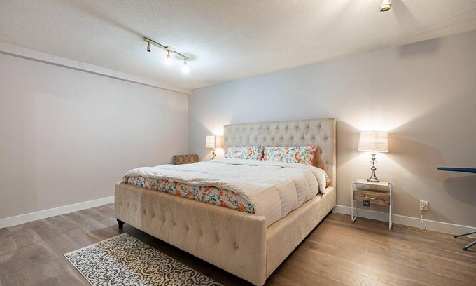 Newton Apartment | Delightful 3 bedroom guest house with free parking and internet