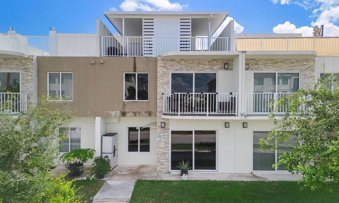Naranja House | Delightful 3-bedroom house with Sunset views