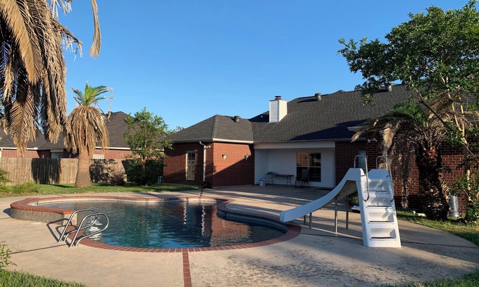 Lake Charles House | Delightful 4 bedrooms home with swimming pool.