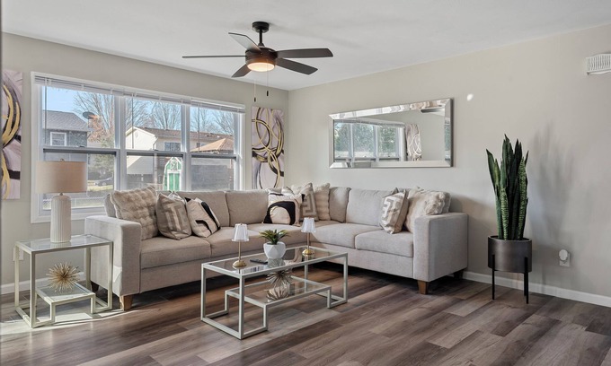 Decatur House | Delightful 5-bedroom house in lovely Decatur IL with AC, WiFi