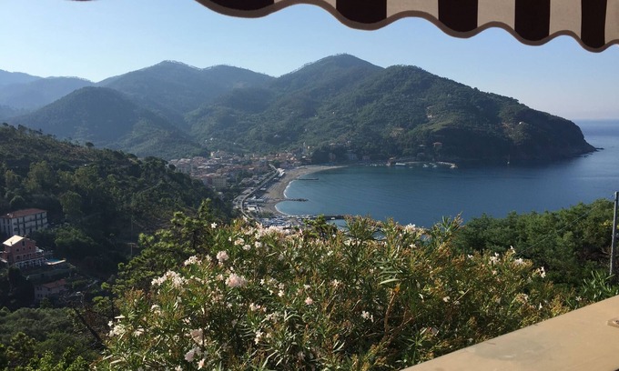 Valle Santa Apartment | Delightful apartment on the gulf of Levanto with sea view