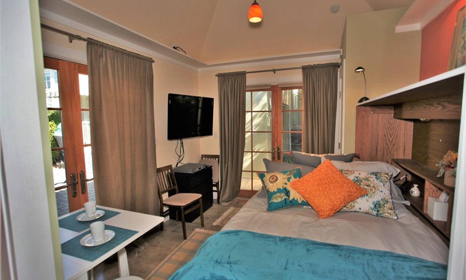 Rockridge Apartment | Delightful Charming Cottage nestled in the heart of Rockridge/Claremont