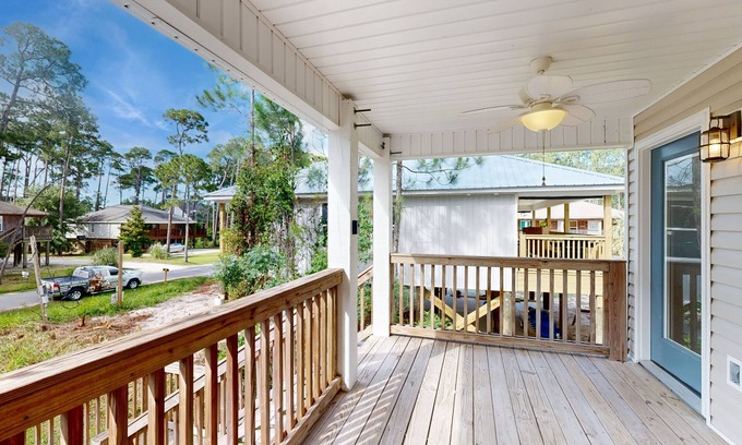 Dauphin Island Condo | Delightful condo near the beach & town with WiFi, central AC, full kitchen & W/D