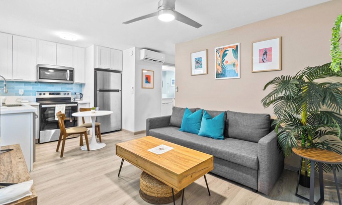 McCully - Moiliili Apartment | Delightful Contemporary Honolulu Loft w/AC & Laundry