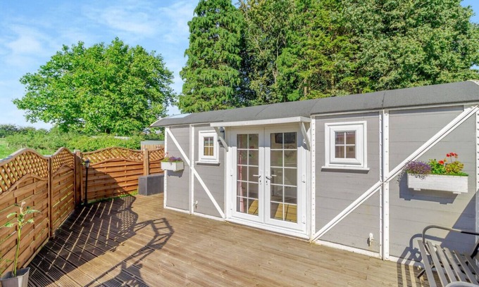 Cowbridge Cabin | Delightful Cowbridge Railway Carriage with Hot Tub