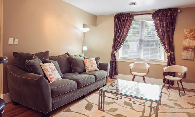 Plymouth Apartment | Delightful, Cozy Upper Flat in Plymouth, Michigan