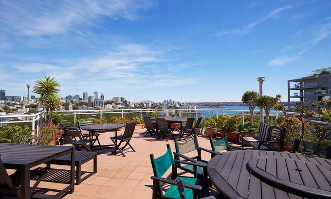 Darling Point Apartment | Delightful Darling Point Studio w Stunning Rooftop
