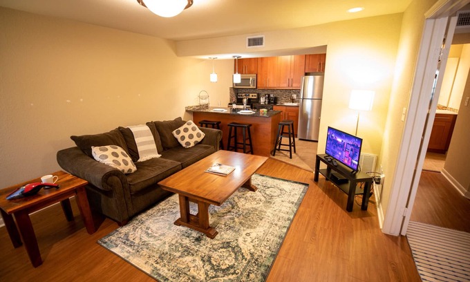 North Shoal Creek Condo | Delightful Gem w/Self Check-in, Washer inside, Gr8 location