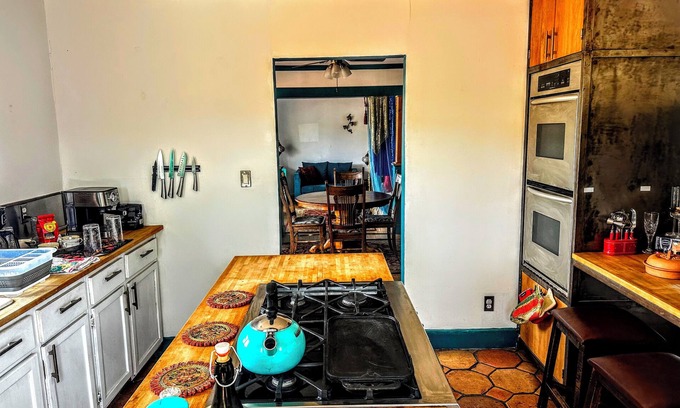 Madrid House | Delightful gypsy bungalow located in the bewitching mountain village of Madrid!