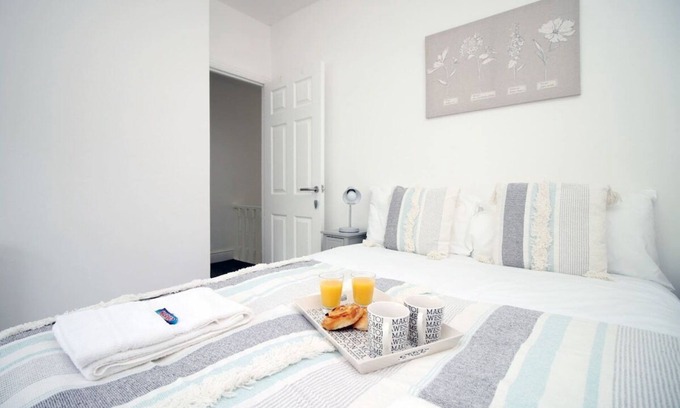 Glyncorrwg House | Delightful Home in Afan Forest. Near Bike Parks