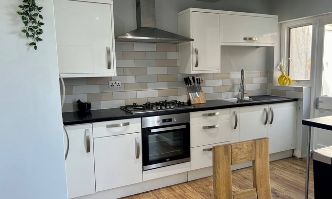 Pinkwell House | Delightful home near to Heathrow Airport, Central London & Windsor